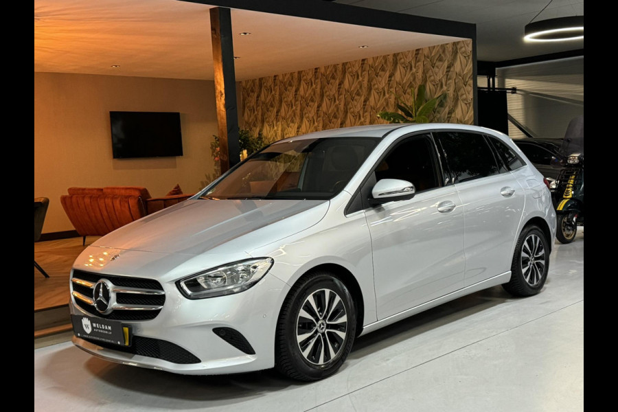 Mercedes-Benz B-Klasse 180 Business Solution NAP Garantie Carplay Camera Elek. Achterklep Led Cruise Clima Navi Rijklaar