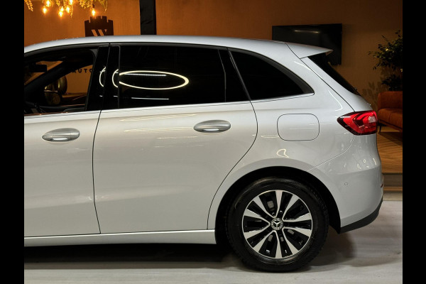 Mercedes-Benz B-Klasse 180 Business Solution NAP Garantie Carplay Camera Elek. Achterklep Led Cruise Clima Navi Rijklaar