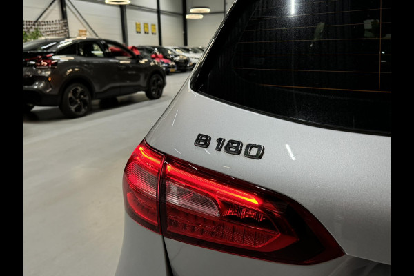 Mercedes-Benz B-Klasse 180 Business Solution NAP Garantie Carplay Camera Elek. Achterklep Led Cruise Clima Navi Rijklaar