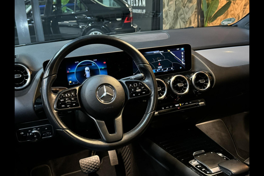 Mercedes-Benz B-Klasse 180 Business Solution NAP Garantie Carplay Camera Elek. Achterklep Led Cruise Clima Navi Rijklaar