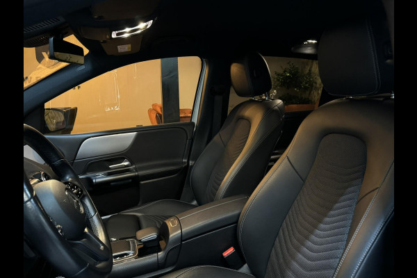 Mercedes-Benz B-Klasse 180 Business Solution NAP Garantie Carplay Camera Elek. Achterklep Led Cruise Clima Navi Rijklaar