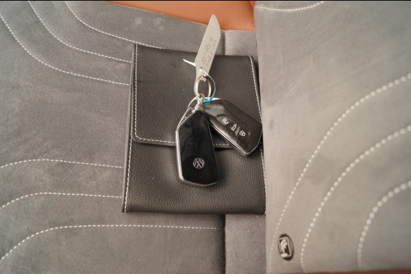 Volkswagen ID.4 First 77kWh -SOH89%-CAM-NAVI-ECC-PDC-