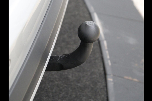 Ford Focus 1.0 EcoBoost Hybrid Active | Stoelverwarming | Trekhaak | Camera | Stuurverwarming | Carplay | Keyless | Full LED | Navigatie | Parkeerhulp | Climate control | Cruise control