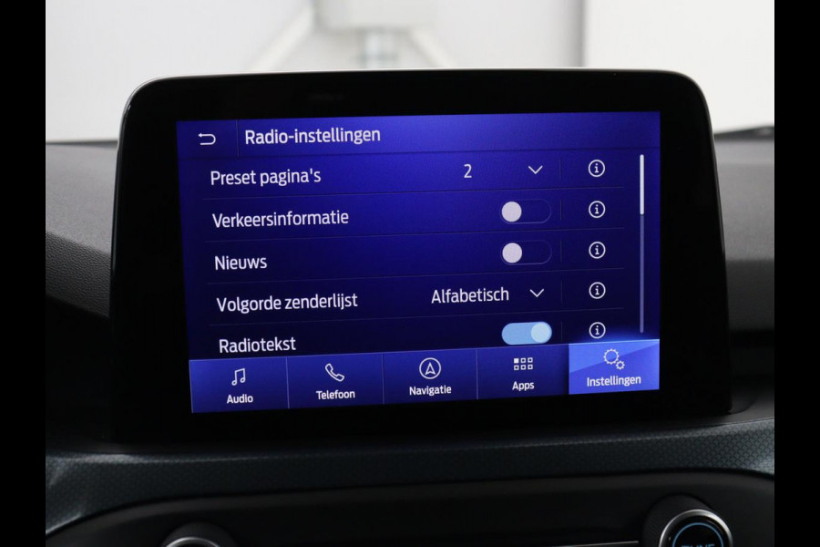 Ford Focus 1.0 EcoBoost Hybrid Active | Stoelverwarming | Trekhaak | Camera | Stuurverwarming | Carplay | Keyless | Full LED | Navigatie | Parkeerhulp | Climate control | Cruise control