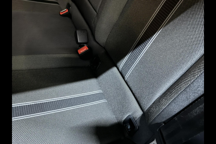 Volkswagen T-Roc 1.5 TSI Style Garantie Carplay StoelVW Adoptieve Cruise Front ASS Clima Navi Led Dab Rijklaar