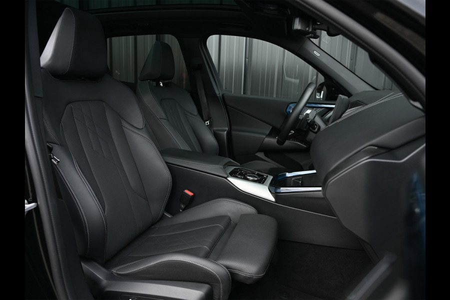 BMW X3 30e xDrive 300pk M-Sport | Panorama dak | Sport stoelen | Driving Assistant Plus | Dab+ | Harman/Kardon | Adaptive Led | Head-Up | 360 Camera | Comfort Access | Ambiance Interieur  | Iconic Glow