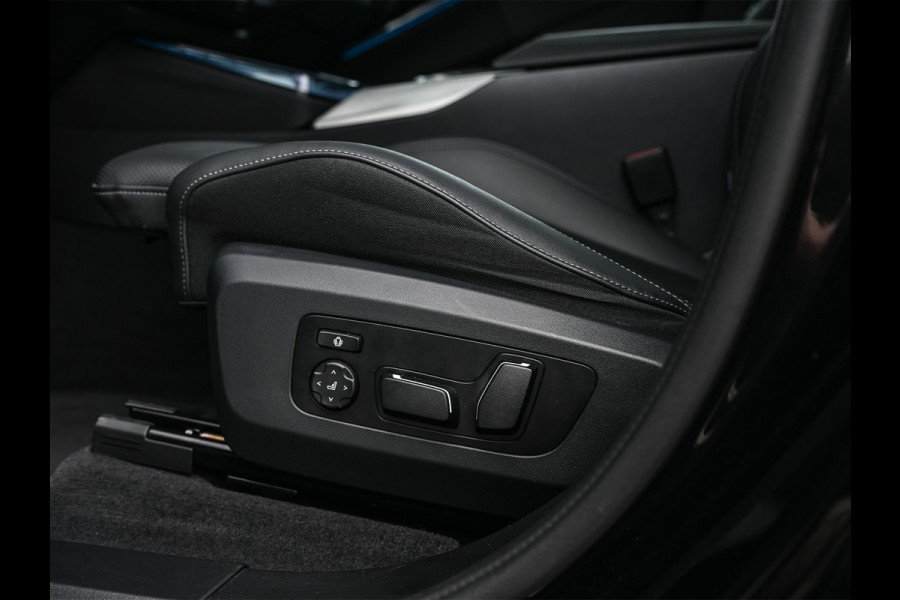 BMW X3 30e xDrive 300pk M-Sport | Panorama dak | Sport stoelen | Driving Assistant Plus | Dab+ | Harman/Kardon | Adaptive Led | Head-Up | 360 Camera | Comfort Access | Ambiance Interieur  | Iconic Glow