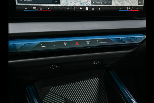 BMW X3 30e xDrive 300pk M-Sport | Panorama dak | Sport stoelen | Driving Assistant Plus | Dab+ | Harman/Kardon | Adaptive Led | Head-Up | 360 Camera | Comfort Access | Ambiance Interieur  | Iconic Glow