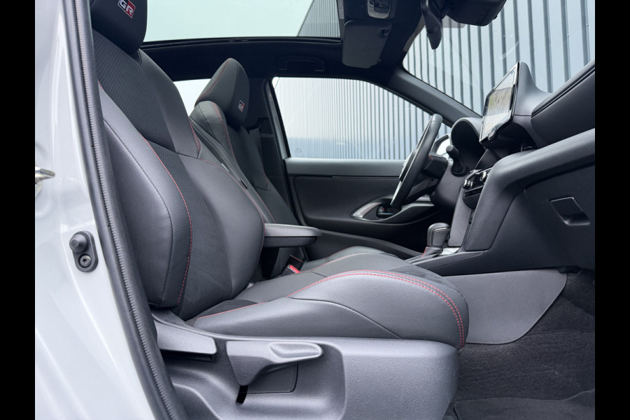 Toyota Yaris Cross 1.5 Hybrid GR Sport / Bi tone | Pano dak | JBL | Elektrische achterklep | Rijklaar!!!