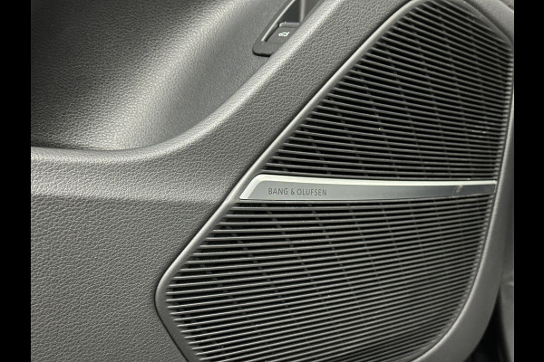 Audi Q8 SQ8 4.0 V8 | RS-Stoelen | Panorama | Massage | Ventilatie | 23'' | B&O Sound | Trekhaak | Bovag Garantie | Carbon | Luchtvering | Black-Optic | Nw.Pr, 220733,=  | Memory | Leder | Matrix-LED | Carplay | 57800,= ex bpm en btw export | BTW Auto 81300,= ex btw.