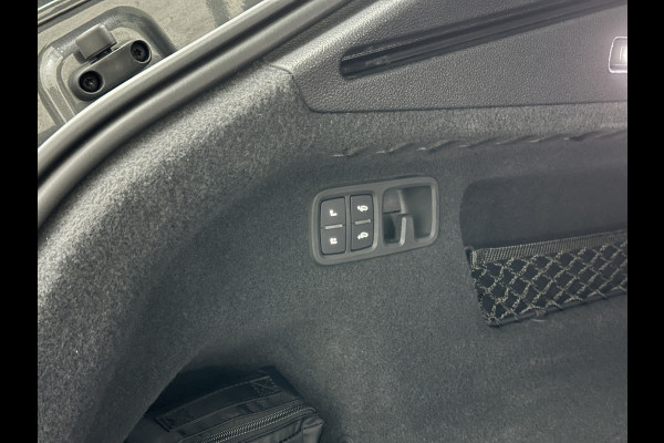 Audi Q8 SQ8 4.0 V8 | RS-Stoelen | Panorama | Massage | Ventilatie | 23'' | B&O Sound | Trekhaak | Bovag Garantie | Carbon | Luchtvering | Black-Optic | Nw.Pr, 220733,=  | Memory | Leder | Matrix-LED | Carplay | 57800,= ex bpm en btw export | BTW Auto 81300,= ex btw.