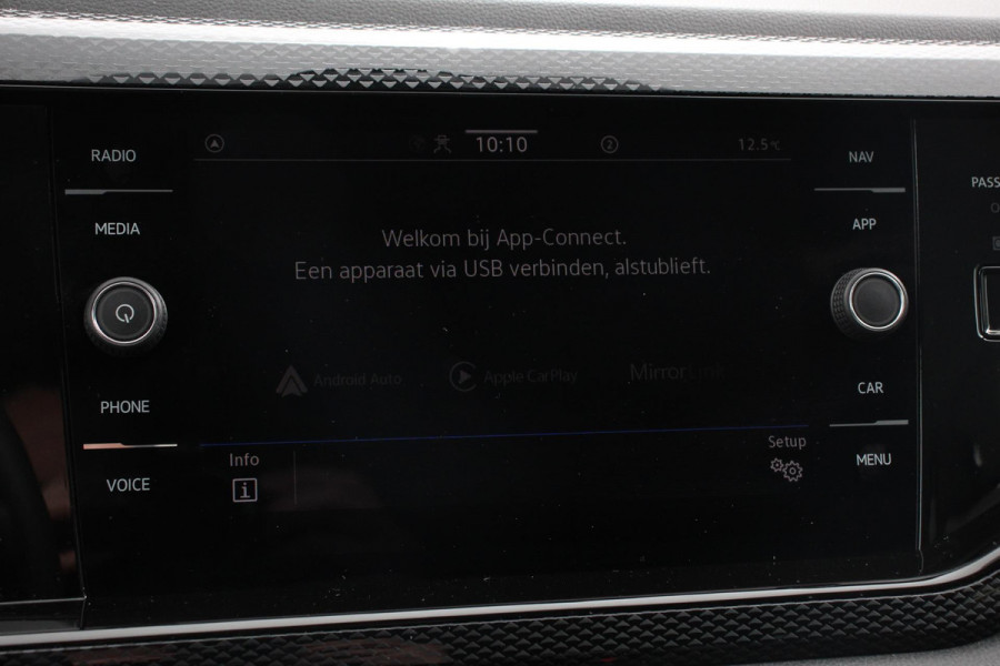 Volkswagen Polo 1.0 TSI Life Navigatie Climate Control Adaptive Cruise Control Lane/Side Assist Camera Licht + Zichtpakket Stoelverwarming Apple Carplay /Android Auto