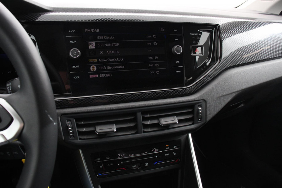 Volkswagen Polo 1.0 TSI Life Navigatie Climate Control Adaptive Cruise Control Lane/Side Assist Camera Licht + Zichtpakket Stoelverwarming Apple Carplay /Android Auto