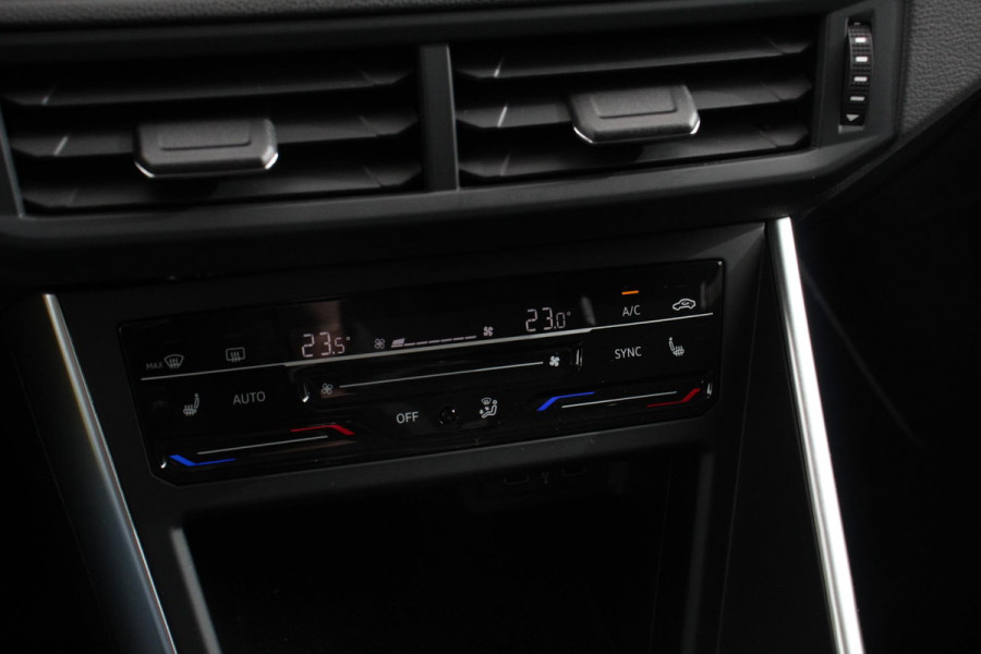 Volkswagen Polo 1.0 TSI Life Navigatie Climate Control Adaptive Cruise Control Lane/Side Assist Camera Licht + Zichtpakket Stoelverwarming Apple Carplay /Android Auto