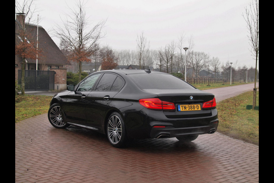 BMW 5 Serie 530i High Executive | M-Pakket | Camera | Sfeerverlichting | Automaat | NL-Auto |
