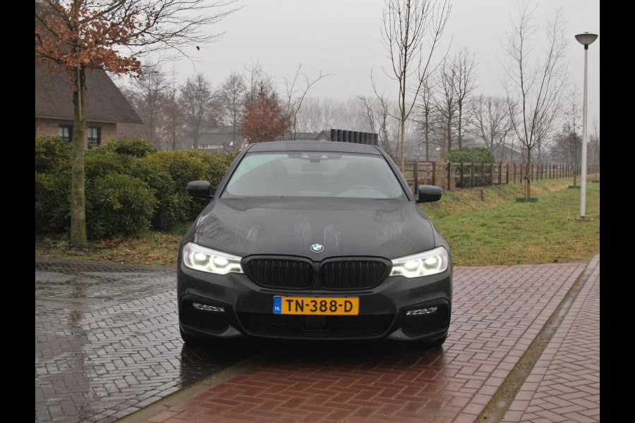 BMW 5 Serie 530i High Executive | M-Pakket | Camera | Sfeerverlichting | Automaat | NL-Auto |