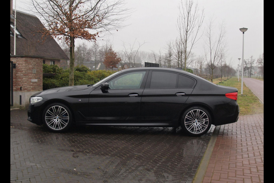 BMW 5 Serie 530i High Executive | M-Pakket | Camera | Sfeerverlichting | Automaat | NL-Auto |