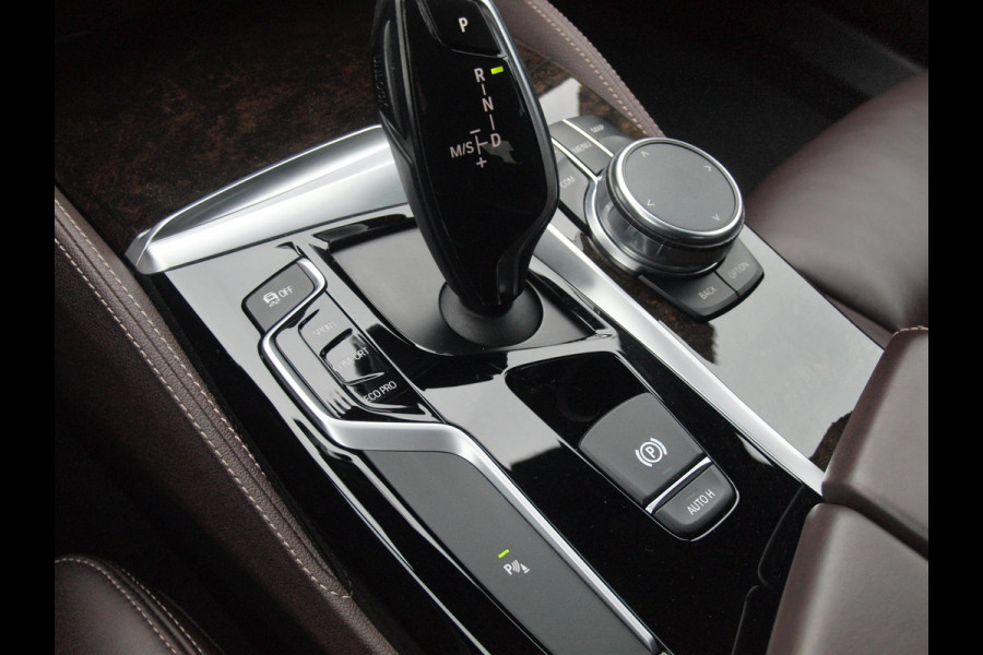 BMW 5 Serie 530i High Executive | M-Pakket | Camera | Sfeerverlichting | Automaat | NL-Auto |