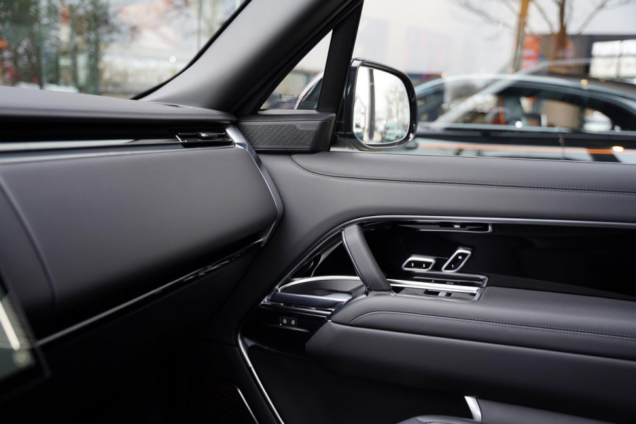 Land Rover Range Rover P530 V 8 Autobiography / MY 2026 / Executive Class Rear Seats