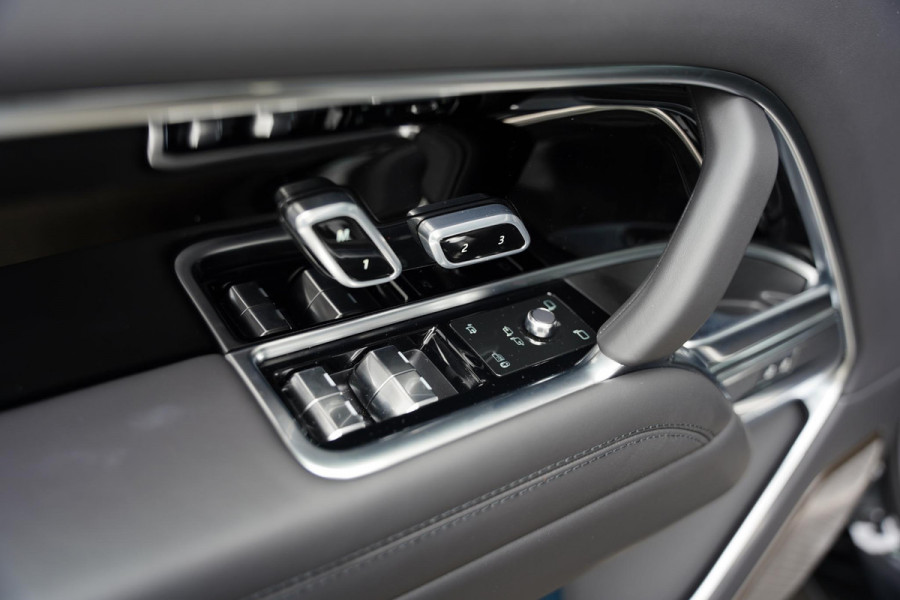 Land Rover Range Rover P530 V 8 Autobiography / MY 2026 / Executive Class Rear Seats