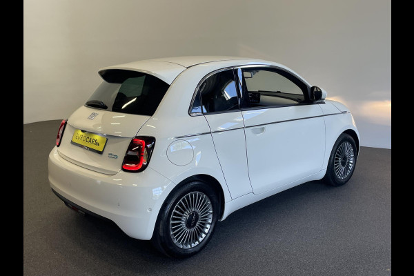 Fiat 500E Comfort Style 3+1 42 kWh 244km actieradius Navigatie Apple Carplay/Android Auto Camera Parkeersensoren Blind Spot Assist Stoelverwarming Lichtmetalen velgen Ledverlichting Climate Control