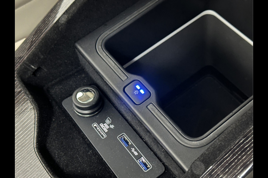 Land Rover Range Rover P400 404pk Hybrid Autobiography | Dealer Onderhouden | Nieuw Accu-Pakket | Panorama | ACC | 360 Camera | Massage | Stoelventilatie V+A | ISO-Glas | Meridian-Sound | Memory Achter | Alcantara Hemelbekleding | Elektrische Achter-Stoelen | Stoelverwarming V+A | 4-Zone Clima | Keyless-Entry | Luchtvering |