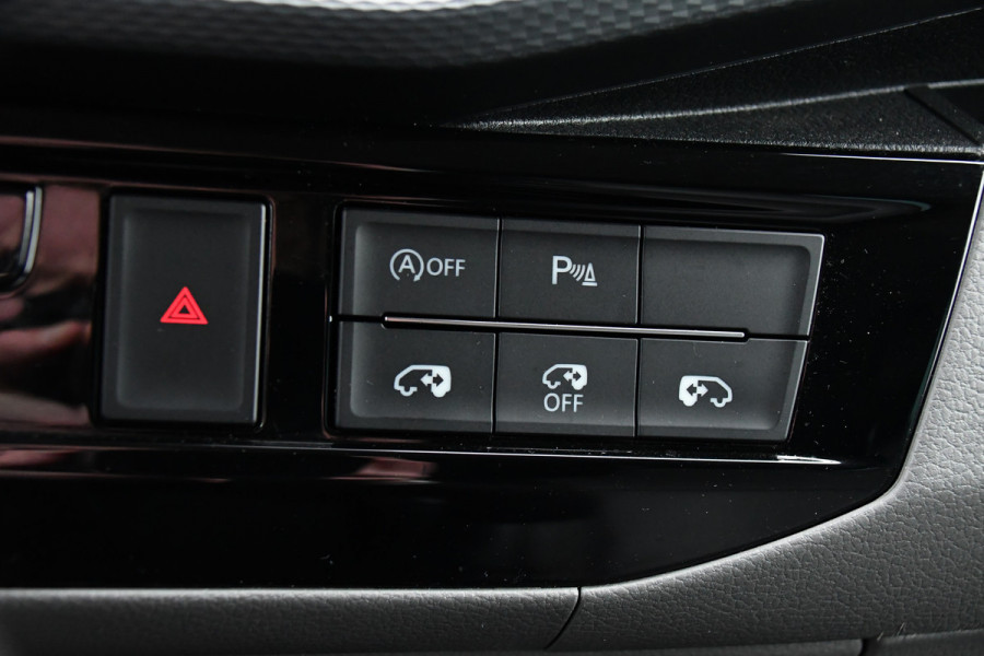 Volkswagen Transporter 2.0 TDI L2H1 30 DC Caravelle Virtual, Camera, Carplay, Leder, LED, 2 x Electrische deur, Clima, Trekhaak, 150pk, Automaat, Uniek! Bulli, Highline!