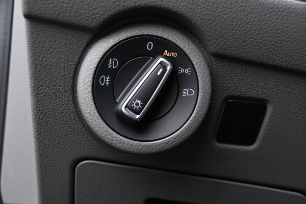 Volkswagen Transporter 2.0 TDI L2H1 30 DC Caravelle Virtual, Camera, Carplay, Leder, LED, 2 x Electrische deur, Clima, Trekhaak, 150pk, Automaat, Uniek! Bulli, Highline!