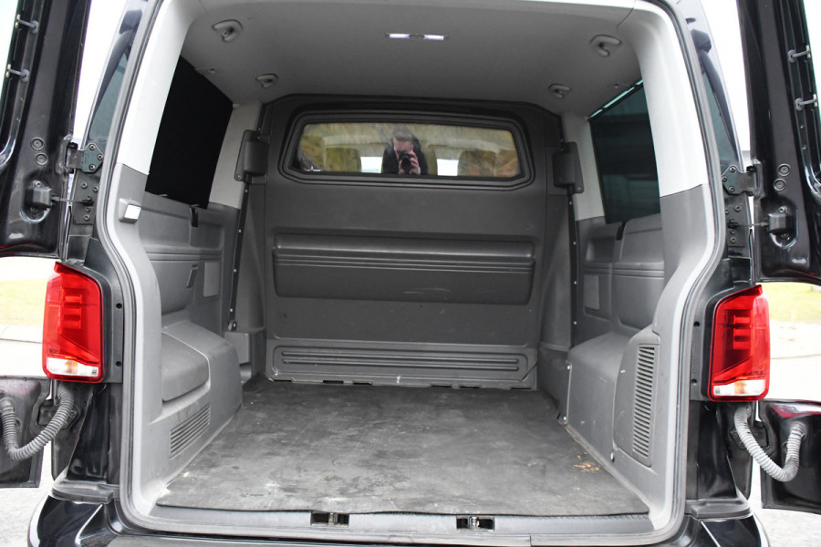 Volkswagen Transporter 2.0 TDI L2H1 30 DC Caravelle Virtual, Camera, Carplay, Leder, LED, 2 x Electrische deur, Clima, Trekhaak, 150pk, Automaat, Uniek! Bulli, Highline!