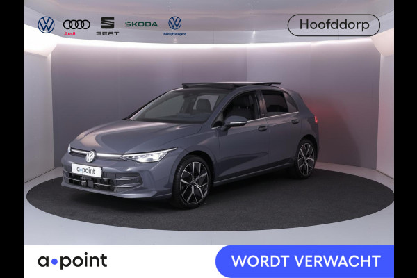 Volkswagen Golf 1.5 eTSI 50 Jahre Edition 150 pk Automaat (DSG) | Navigatie | Panoramadak | Parkeersensoren | Achteruitrijcamera | Matrix LED koplampen | Stoelverwarming |