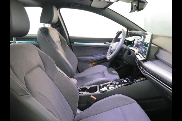 Volkswagen Golf 1.5 eTSI 50 Jahre Edition 150 pk Automaat (DSG) | Navigatie | Panoramadak | Parkeersensoren | Achteruitrijcamera | Matrix LED koplampen | Stoelverwarming |