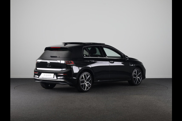 Volkswagen Golf 1.5 eTSI 50 Jahre Edition 150 pk Automaat (DSG) | Navigatie | Panoramadak | Parkeersensoren | Achteruitrijcamera | Matrix LED koplampen | Stoelverwarming |
