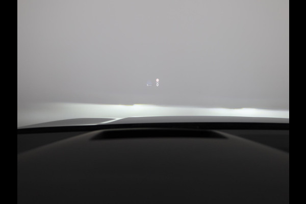 Volkswagen Golf 1.5 eTSI 50 Jahre Edition 150 pk Automaat (DSG) | Navigatie | Panoramadak | Parkeersensoren | Achteruitrijcamera | Matrix LED koplampen | Stoelverwarming |