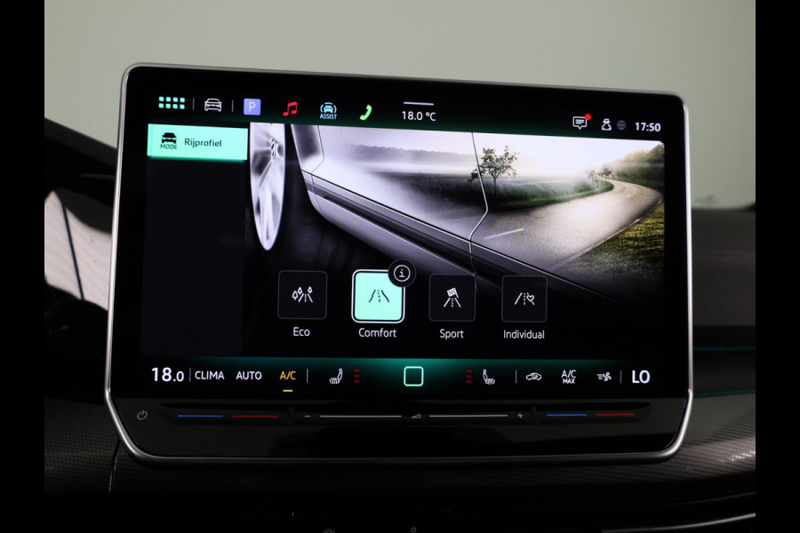 Volkswagen Golf 1.5 eTSI 50 Jahre Edition 150 pk Automaat (DSG) | Navigatie | Panoramadak | Parkeersensoren | Achteruitrijcamera | Matrix LED koplampen | Stoelverwarming |