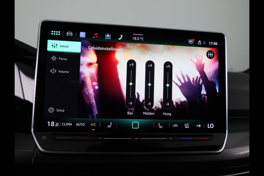 Volkswagen Golf 1.5 eTSI 50 Jahre Edition 150 pk Automaat (DSG) | Navigatie | Panoramadak | Parkeersensoren | Achteruitrijcamera | Matrix LED koplampen | Stoelverwarming |