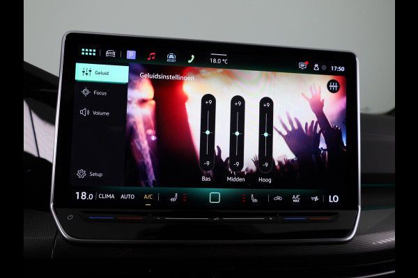 Volkswagen Golf 1.5 eTSI 50 Jahre Edition 150 pk Automaat (DSG) | Navigatie | Panoramadak | Parkeersensoren | Achteruitrijcamera | Matrix LED koplampen | Stoelverwarming |