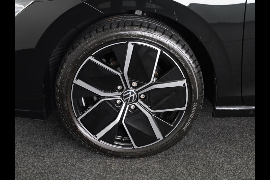 Volkswagen Golf 1.5 eTSI 50 Jahre Edition 150 pk Automaat (DSG) | Navigatie | Panoramadak | Parkeersensoren | Achteruitrijcamera | Matrix LED koplampen | Stoelverwarming |