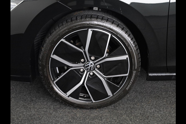 Volkswagen Golf 1.5 eTSI 50 Jahre Edition 150 pk Automaat (DSG) | Navigatie | Panoramadak | Parkeersensoren | Achteruitrijcamera | Matrix LED koplampen | Stoelverwarming |