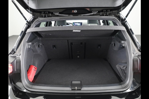 Volkswagen Golf 1.5 eTSI 50 Jahre Edition 150 pk Automaat (DSG) | Navigatie | Panoramadak | Parkeersensoren | Achteruitrijcamera | Matrix LED koplampen | Stoelverwarming |