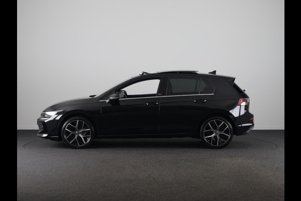 Volkswagen Golf 1.5 eTSI 50 Jahre Edition 150 pk Automaat (DSG) | Navigatie | Panoramadak | Parkeersensoren | Achteruitrijcamera | Matrix LED koplampen | Stoelverwarming |