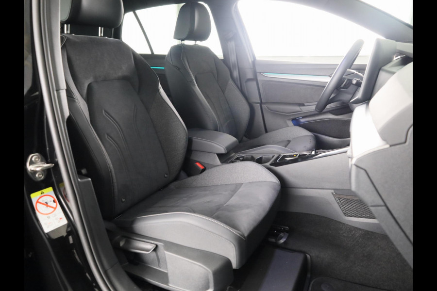 Volkswagen Golf 1.5 eTSI 50 Jahre Edition 150 pk Automaat (DSG) | Navigatie | Panoramadak | Parkeersensoren | Achteruitrijcamera | Matrix LED koplampen | Stoelverwarming |