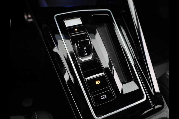 Volkswagen Golf 1.5 eTSI 50 Jahre Edition 150 pk Automaat (DSG) | Navigatie | Panoramadak | Parkeersensoren | Achteruitrijcamera | Matrix LED koplampen | Stoelverwarming |