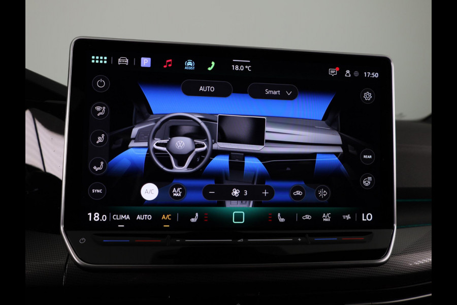 Volkswagen Golf 1.5 eTSI 50 Jahre Edition 150 pk Automaat (DSG) | Navigatie | Panoramadak | Parkeersensoren | Achteruitrijcamera | Matrix LED koplampen | Stoelverwarming |