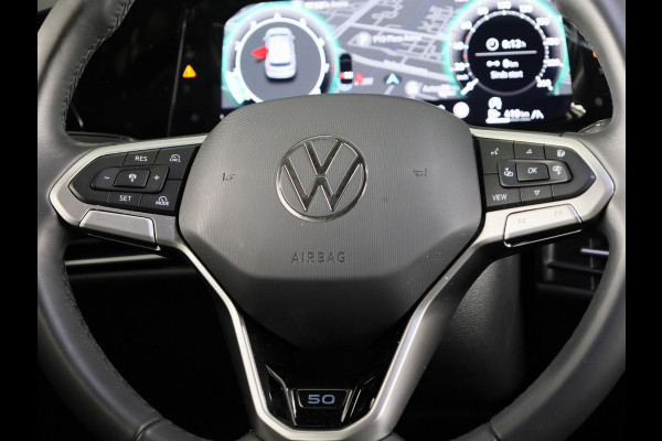 Volkswagen Golf 1.5 eTSI 50 Jahre Edition 150 pk Automaat (DSG) | Navigatie | Panoramadak | Parkeersensoren | Achteruitrijcamera | Matrix LED koplampen | Stoelverwarming |
