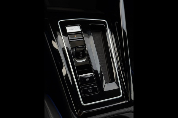 Volkswagen Golf 8.5 2.0 TDI 3x R-Line Panorama IQ CarPlay HK