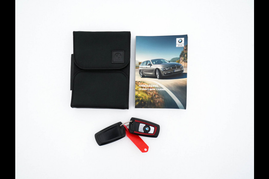 BMW 3 Serie Touring 320d EDE Executive Aut. *PANO | LEATHER | FULL-LED | DIGI-COCKPIT | HEATED-SPORTSEATS | NAVI-FULLMAP | PRIVACY-GLASS | ECC | KEYLESS | LANE-ASSIST | PDC | CRUISE | TOWBAR | 18''ALU*