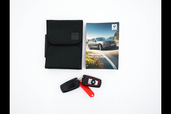 BMW 3 Serie Touring 320d EDE Executive Aut. *PANO | LEATHER | FULL-LED | DIGI-COCKPIT | HEATED-SPORTSEATS | NAVI-FULLMAP | PRIVACY-GLASS | ECC | KEYLESS | LANE-ASSIST | PDC | CRUISE | TOWBAR | 18''ALU*