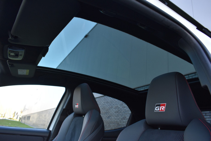 Toyota Yaris 1.5 Hybrid GR Sport 2-Tone Panoramadak Btw auto 1e eigenaar