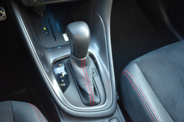 Toyota Yaris 1.5 Hybrid GR Sport 2-Tone Panoramadak Btw auto 1e eigenaar