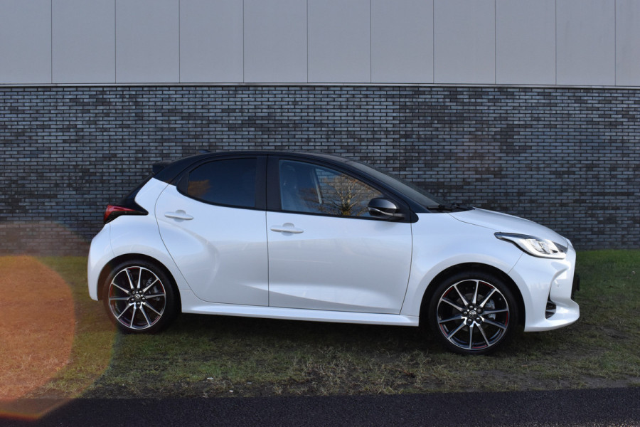 Toyota Yaris 1.5 Hybrid GR Sport 2-Tone Panoramadak Btw auto 1e eigenaar